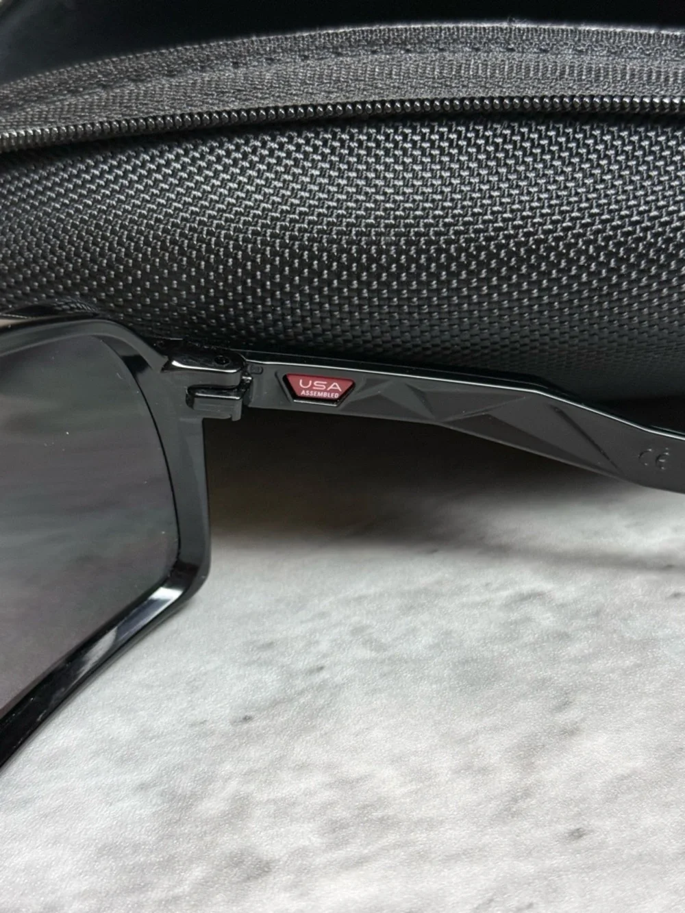 Oakley Sutro OO9406-0137 Prizm Black Sunglasses + Case Black